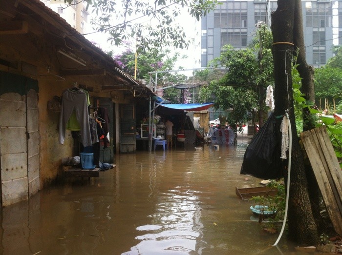 Cam canh lu lut o nhung khu nha tro ngheo Ha Noi-Hinh-6